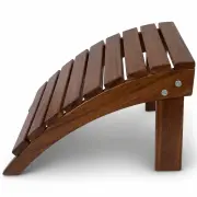 Freigestellter, gerundeter Footrest mit edler Nussbaum-Lasur in der Frontalansicht &ndash; Zubeh&ouml;r f&uuml;r Adirondack Chairs.