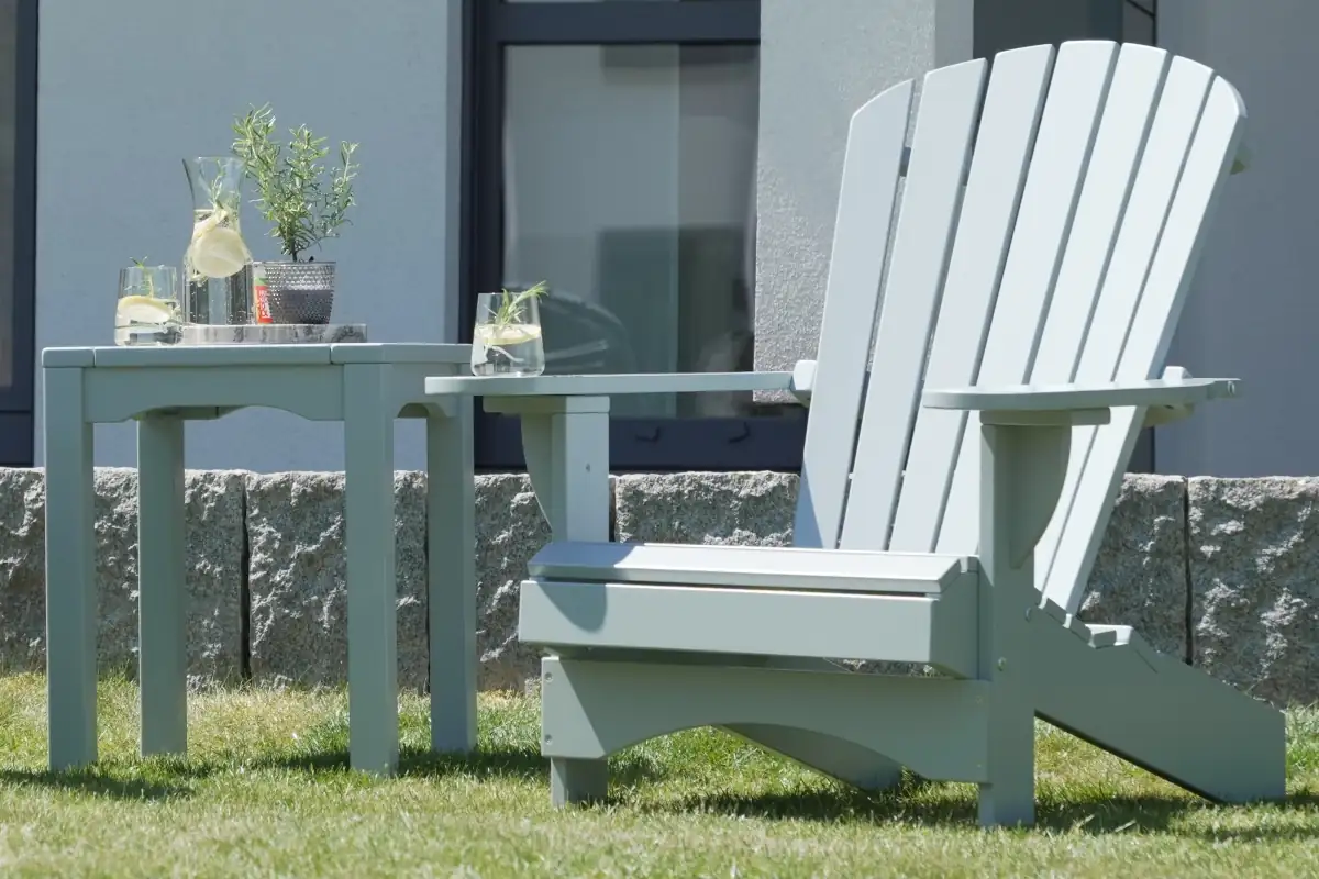 moderner-sidetable-fuer-terrasse-grau.webp