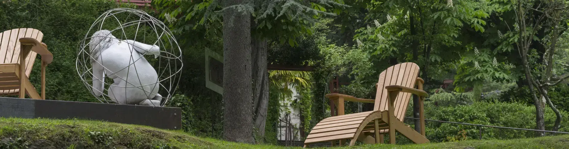 Original Bear Chair aus Kanada auf einer Terrasse